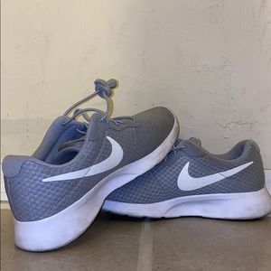 nike tanjun wolf grey mens